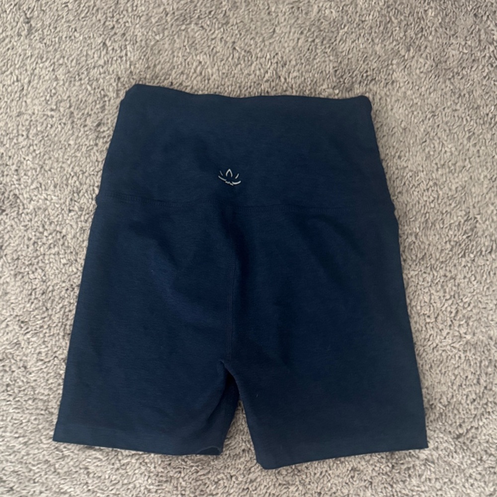 Beyond Yoga Midnight Blue Bike Shorts - Picture 4 of 4
